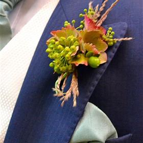 fwthumbbuttonhole1.jpg