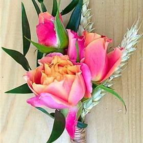 fwthumbbuttonhole10a.jpg