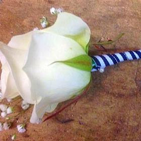 fwthumbbuttonhole5a.jpg