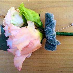 fwthumbbuttonhole6.jpg