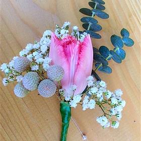 fwthumbbuttonhole9a.jpg